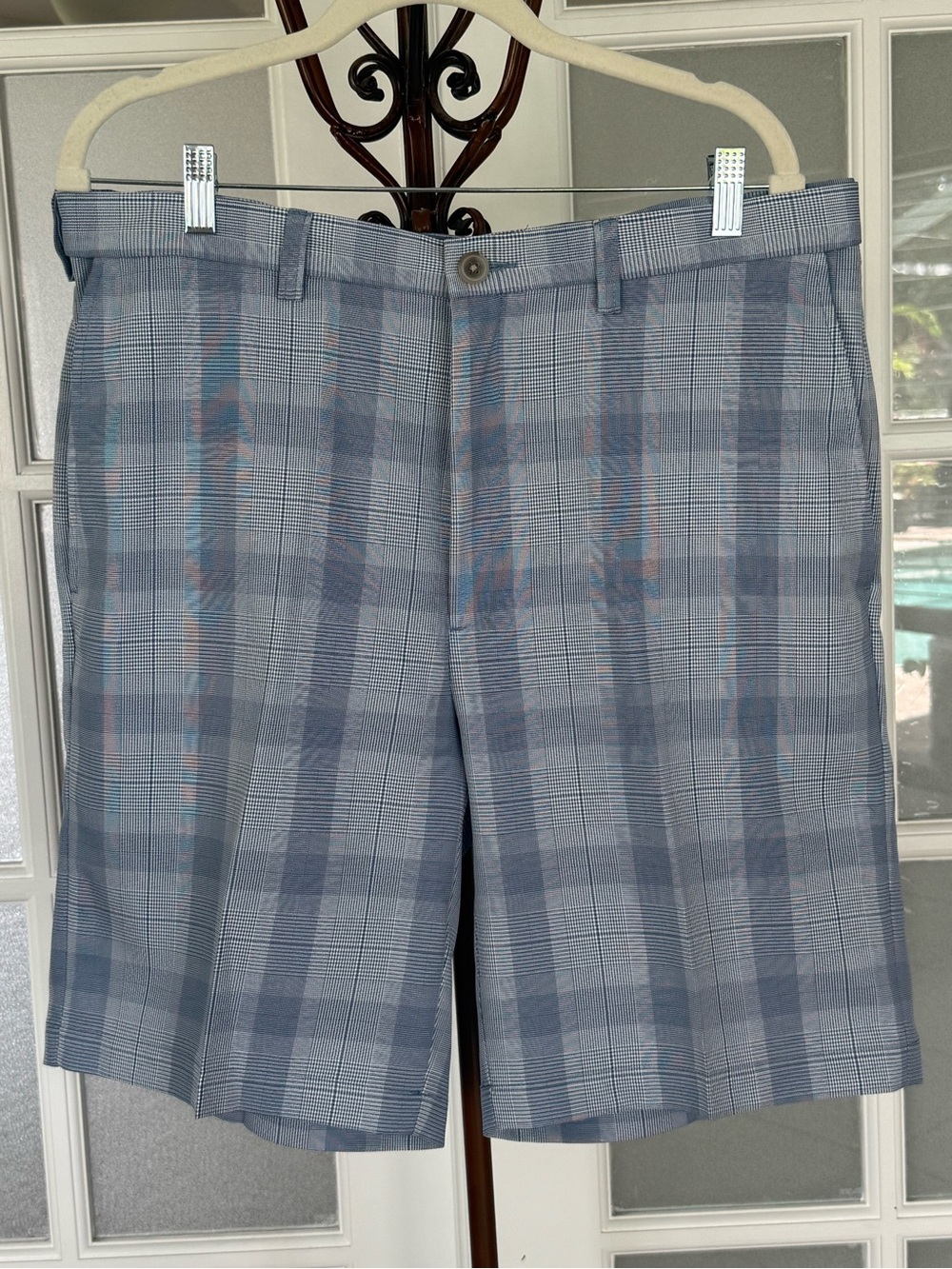 Haggar Plaid Golf Shorts Men’s Size 36 Blue Gray Flat Front Casua